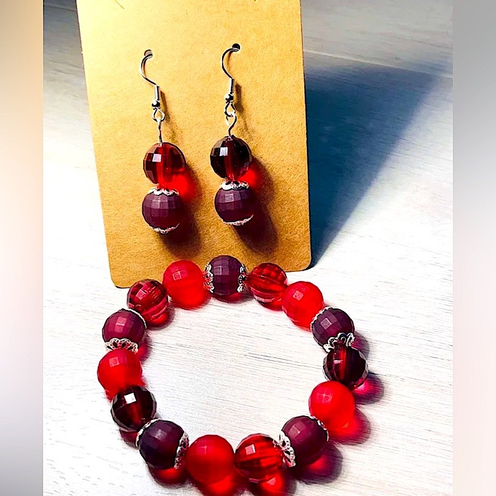 Handmade Shades of Red Stretch Bracelet and Earrings Set